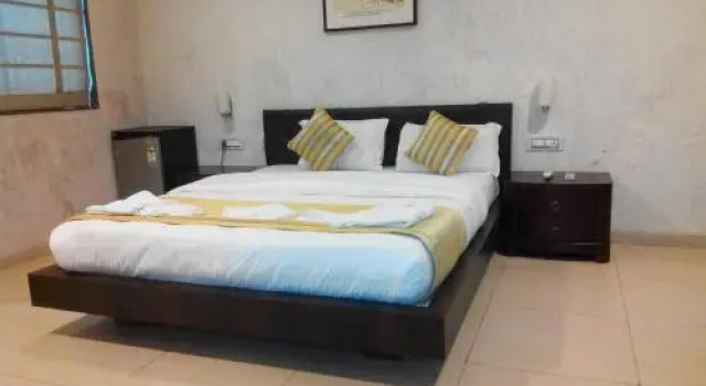Moksh Farms, Rezerwuj Hotel Hotele w Wakad z basenem, Basen