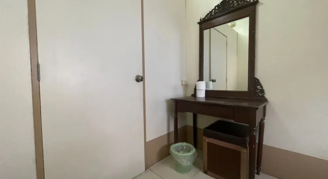 Люкс OYO 75494 President Apartment