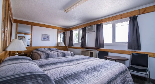 Wild Goose Motel and Campground, Prenota Campeggio Hotel a Saskatchewan con parcheggio, Parcheggio
