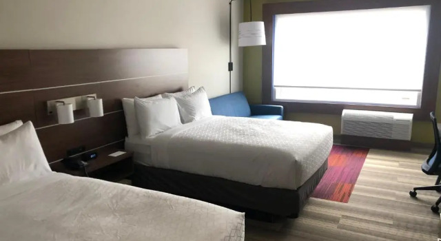 Четырёхместный люкс Holiday Inn Express & Suites - Madison West - Middleton by IHG