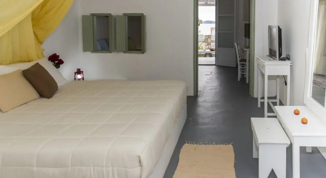 Thalassitra Private Pool Suites & Spa