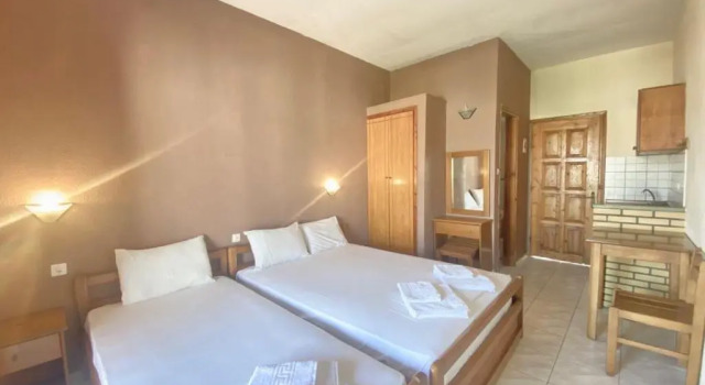 Aloni, Book Hotel Afitos 