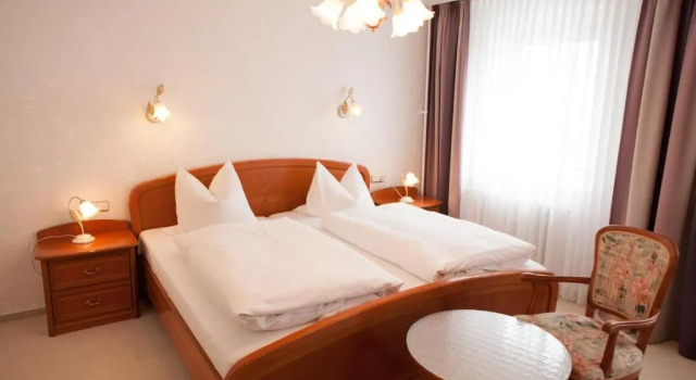 Апартаменты Hotel Restaurant Zur Post Lohfelden