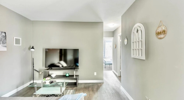 Stunning 2BR - King Bed Apt - Prime Location, Varaa Hotelli Hamilton 
