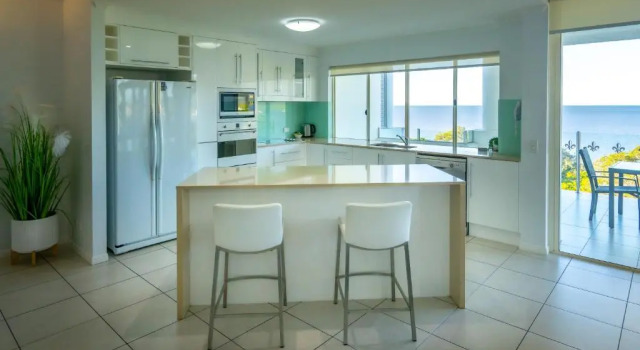 Апартаменты с 2 комнатами oceanfront Waters Edge Apartment Cairns