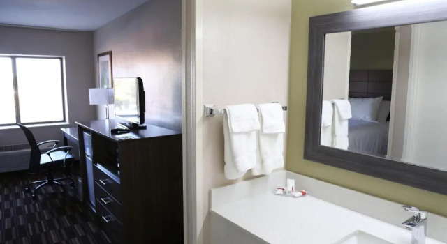 Четырёхместный номер Standard Baymont by Wyndham Plano