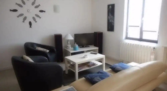 House With 3 Bedrooms in Giffaumont-champaubert, With Private Pool and, Rezerwuj Hotel Hotele w Marne z basenem, Basen