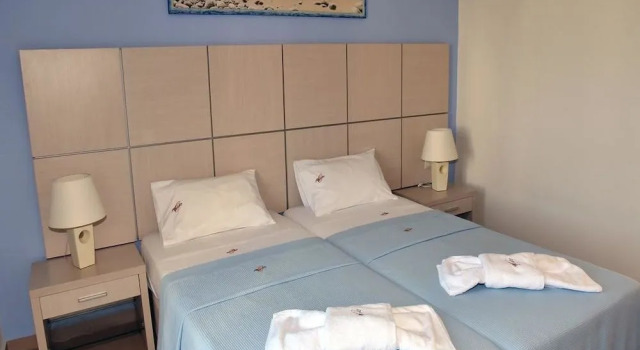 Thealos, Book Hotel Azolimnos Syros
