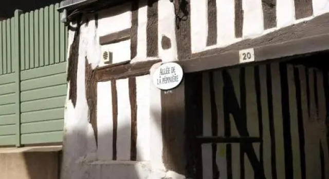 Ulysse - charming fisherman's house - Private Garage, Забронировать Отель Онфлер 