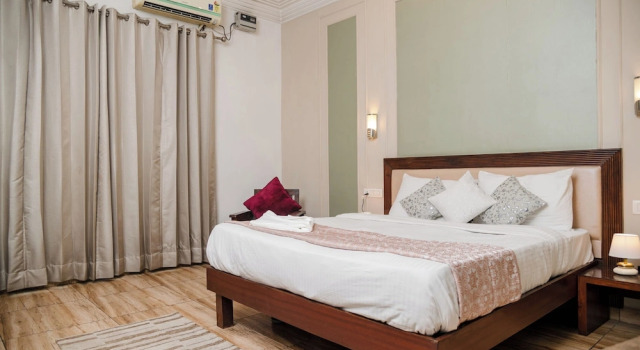 Двухместный номер Deluxe с балконом Vamsor Heights Gurgaon Near Huda Fortis & Max