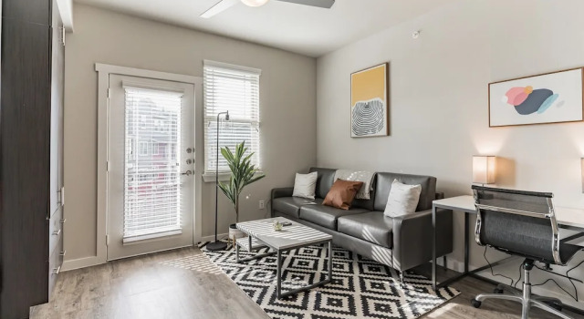 Студия East DT Houston Getaway Near Parks and Restaurants