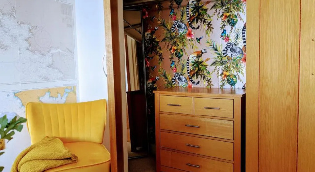 Panoramic sea views, sleeps 4, Torquay, Забронировать Отель Отели Торки с парковкой, рядом с Corbyn Beach, Парковка