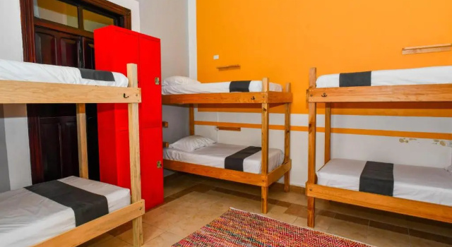 Кровать в общем номере Hostal La 59