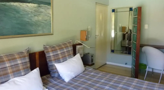 Двухместный номер Standard с видом на бассейн Rosedene Lodge - All solar, all aircon with pool and garden