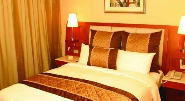 Elegance Hotel
