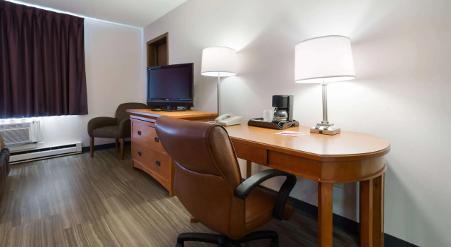 Четырёхместный номер Standard Econo Lodge Inn & Suites Escanaba North
