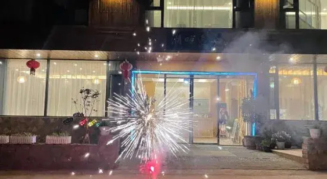 Lakeside Hotei, Đặt Khách sạn Puluo Trung Hoa