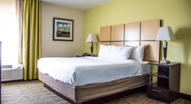 Двухместный номер Standard c 1 комнатой Candlewood Suites Overland Park W 135th St by IHG
