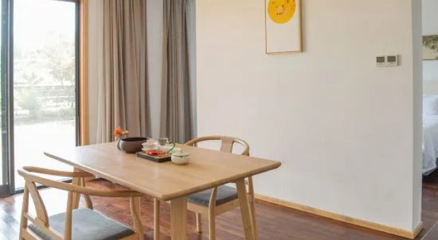 Люкс с красивым видом из окна Huayu Meishu Hotel