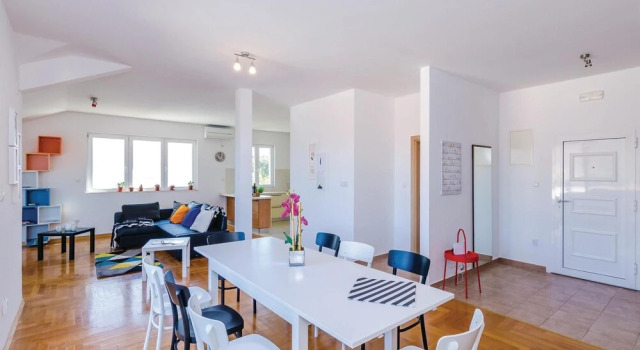 Amazing Home in Dubrovnik With Wifi and 3 Bedrooms, Забронировать Отель Отели Дубровника с парковкой, рядом с Пляж Корал, Парковка