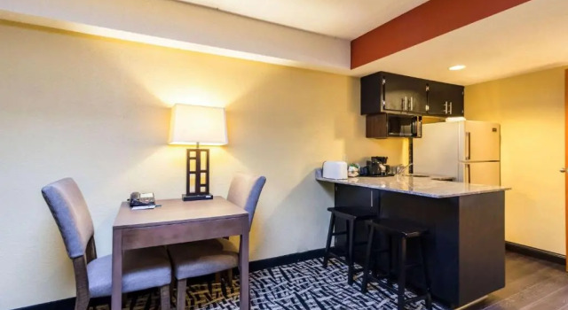 Номер Standard Quality Inn & Suites Mayo Clinic Area