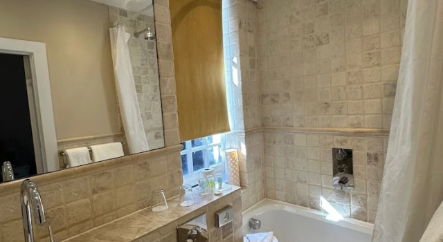 Номер Comfort Langtry Manor Hotel