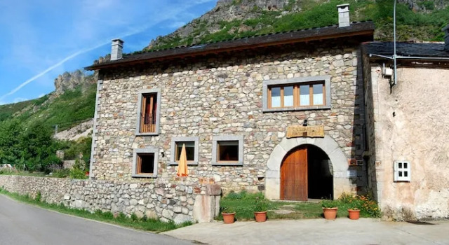 Casa Rural Las Verdes II, Book Hotel Cabrillanes Castile and Leon