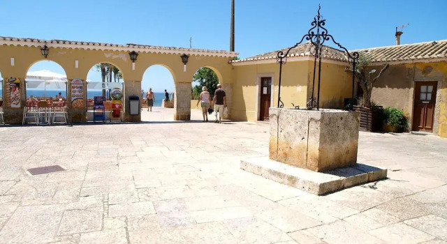 15 in Portim o With 1 Bedrooms and 1 Bathrooms