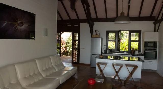 VILLA DU JARDIN BOTANIQUE, EX. PROPRIETE COLUCHE, Réserver Villa Cottages à Basse-Terre, Cottage