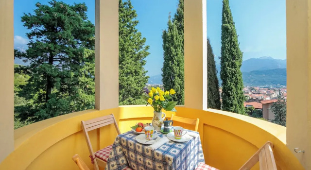 Семейные апартаменты с балконом Appartamento Villa Lina with Lake View - Happy Rentals