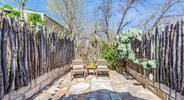 Centre Street Studio, Забронировать Отель Фредериксберг Texas Wine Country, рядом с Театр Rockbox