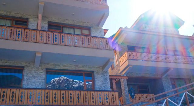 Ashapuri Village Manali - A Luxury Resort & Cottages, Забронировать Курортный отель Отели Манали с бассейном, Бассейн