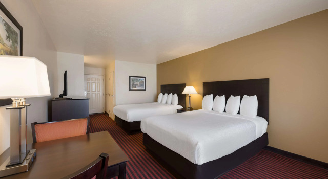 Четырёхместный номер Standard Best Western Salinas Valley Inn & Suites