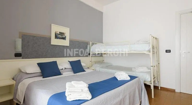 Четырёхместный номер Comfort HOTEL CONTI