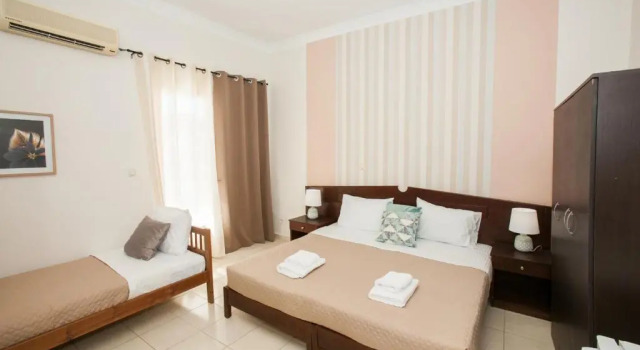 Трёхместный номер Standard с видом на бассейн Hotel Thetis