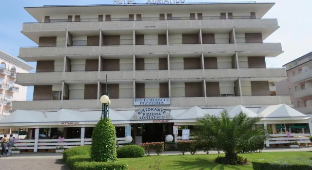Hotel Adriatico, Забронировать Отель Отели Бибионе-Пинеда с питанием, Пансион
