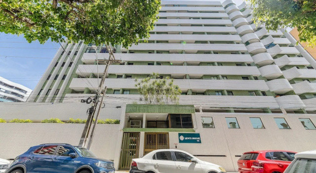 Building w/ Pool Just 700m fr/ Ponta Verde Beach - Mbrs