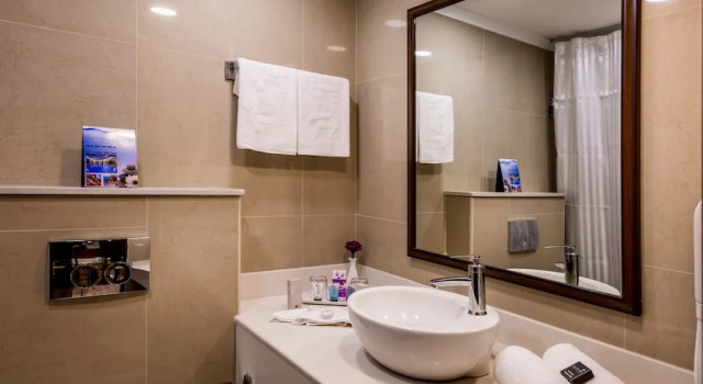 Номер Premier с балконом и с видом на озеро Caesar Premier Tiberias Hotel