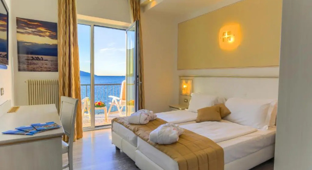 Двухместный номер Deluxe с видом на озеро Hotel Lido Blu - Surf & Bike
