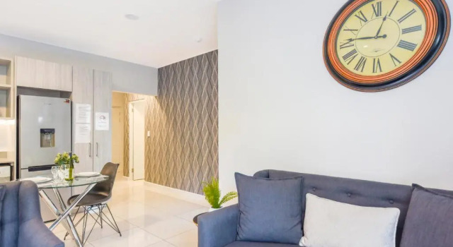 Easy Stay - The Median Rosebank, Забронировать Отель Отели Йоханнесбург 3 звезды, рядом с South African Chamber of Commerce and Industry, 3*