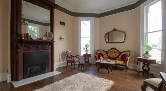 Номер Luxury Belle Louise Historic Bed & Breakfast