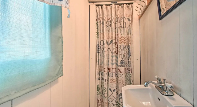 Hütte Newfound Lake Studio: Bbq, Fire Pit & Beach Access