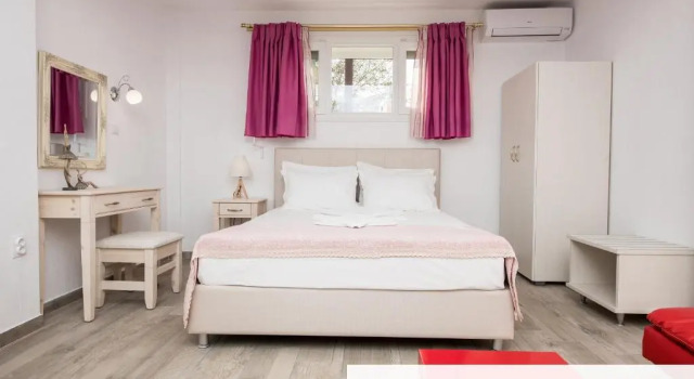 Номер Economy Stratos Deluxe Apartments