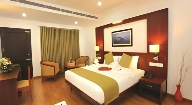 Raj Regency Hotel, Забронировать Отель Отели Чирайнкижу с парковкой, Парковка