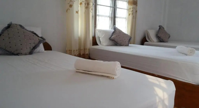 Кровать в общем номере Sanhak Guesthouse 1