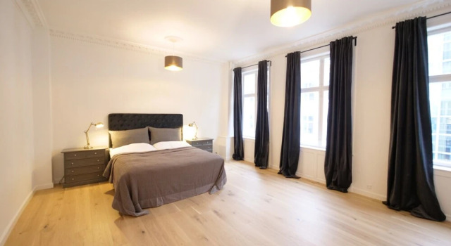 Sanders King - Smart 4-bdr Apt in City Center