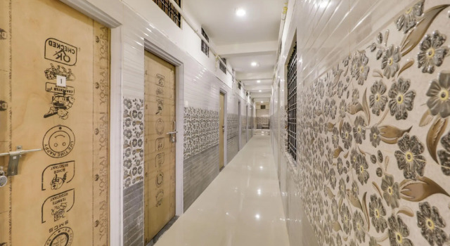 OYO 73897 Hotel Kanhiya Kunj, Забронировать Отель Отели штата Махараштры 3 звезды, 3*