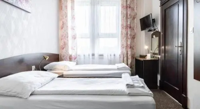 Hotel i Restauracja Nad Jeziorem, Boek Hotel Czluchow Pommeren