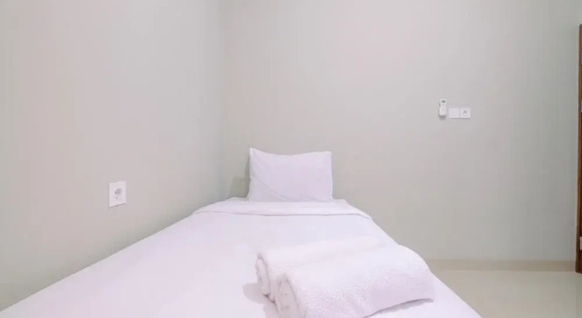 Апартаменты Deluxe Modern Look 1BR at LRT City Sentul - Royal Sentul Park Apartment