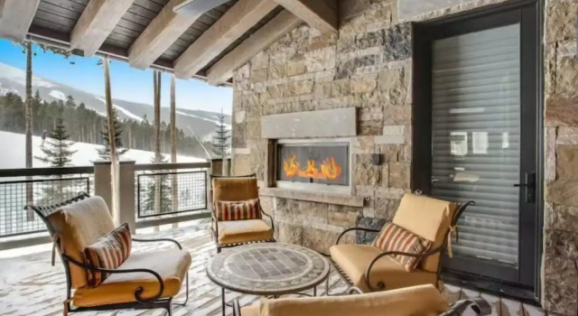 Кровать в общем номере Luxurious 6-bedroom Ski-in/ski-out Home, Very Spacious, With Private hot tub and Game Room